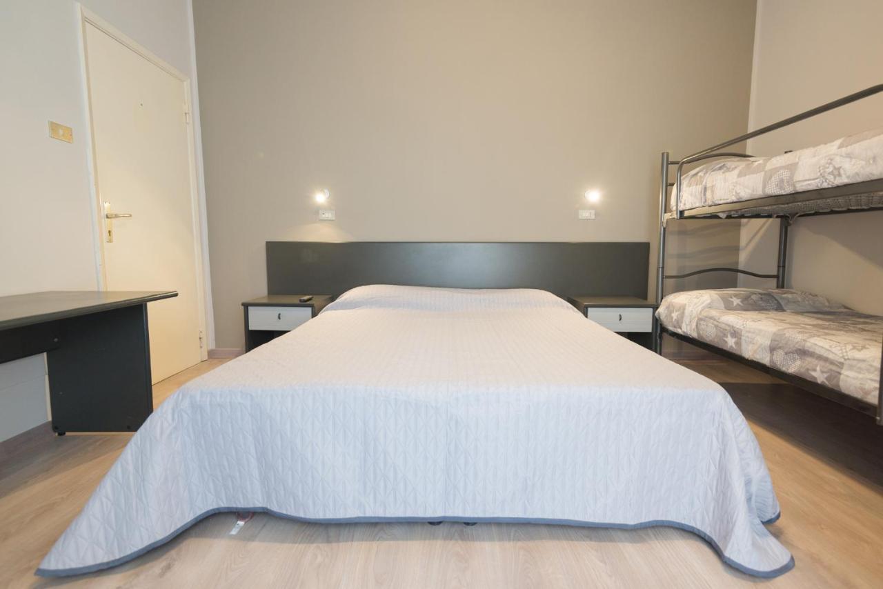 Hotel Avenusta Viserba Di Rimini Buitenkant foto