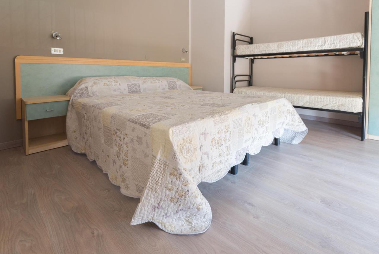 Hotel Avenusta Viserba Di Rimini Buitenkant foto