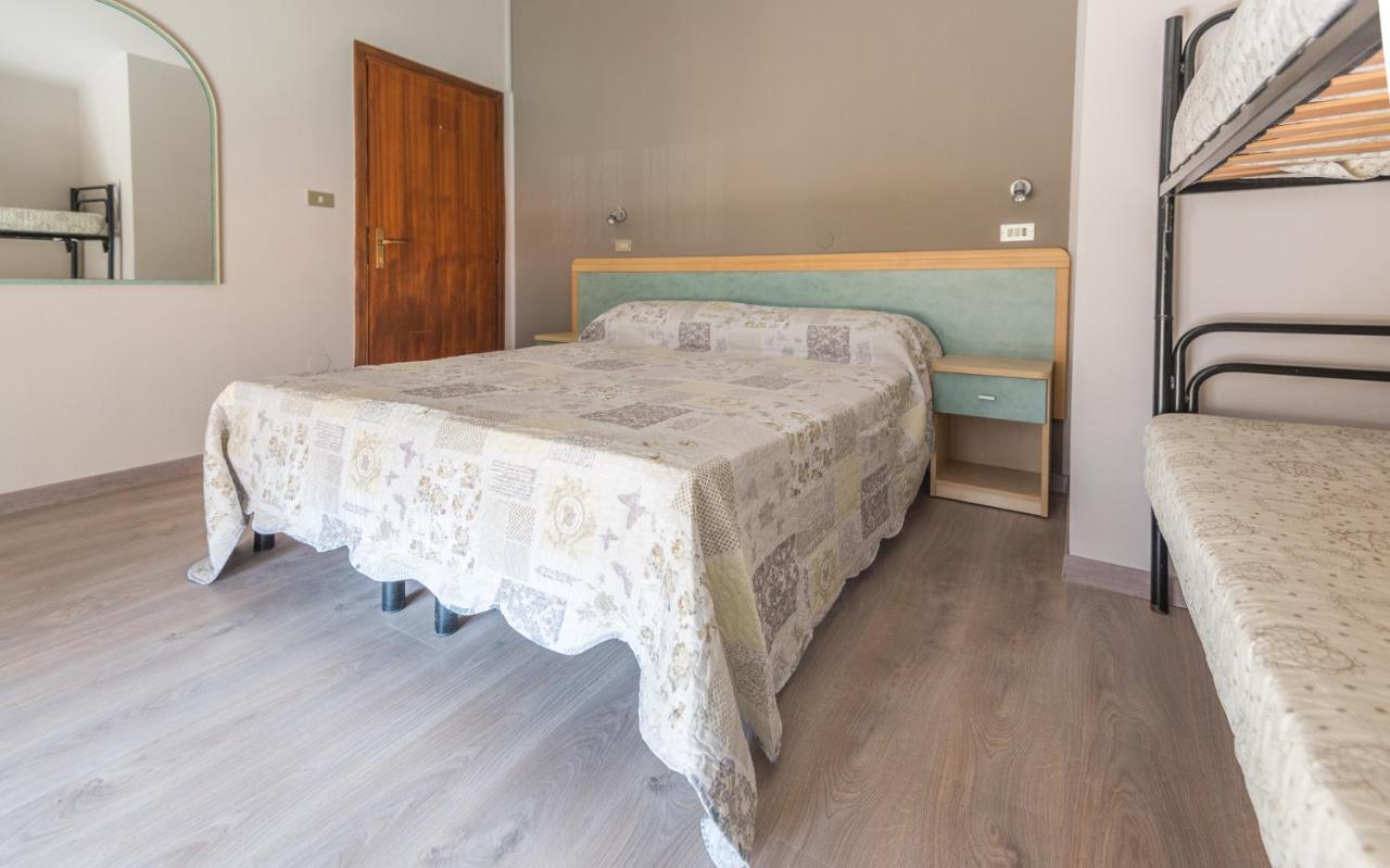 Hotel Avenusta Viserba Di Rimini Buitenkant foto
