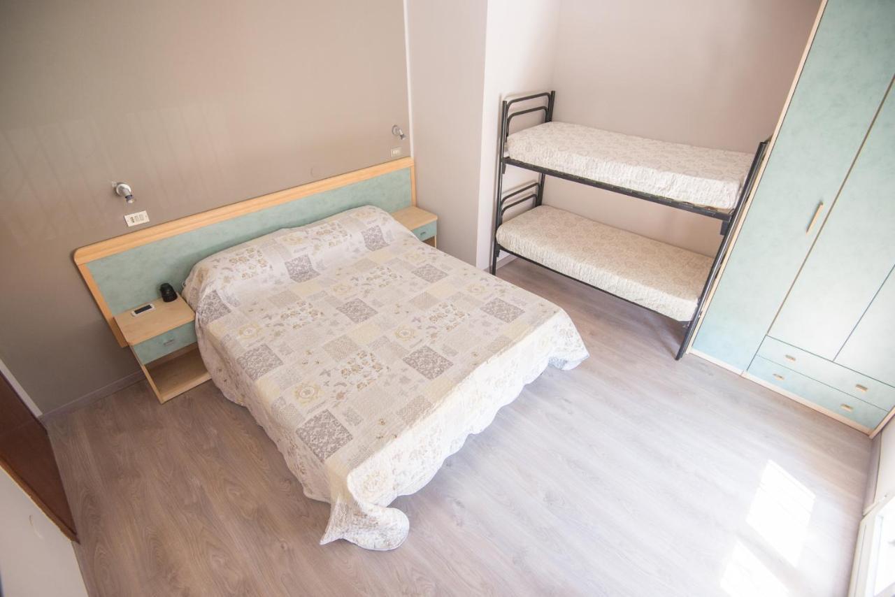 Hotel Avenusta Viserba Di Rimini Buitenkant foto